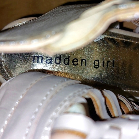 Caged Wedged Sandals - Picture 4 of 4